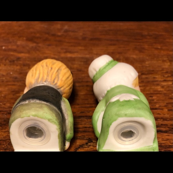 Salt and pepper shakers - Picture 3 of 3